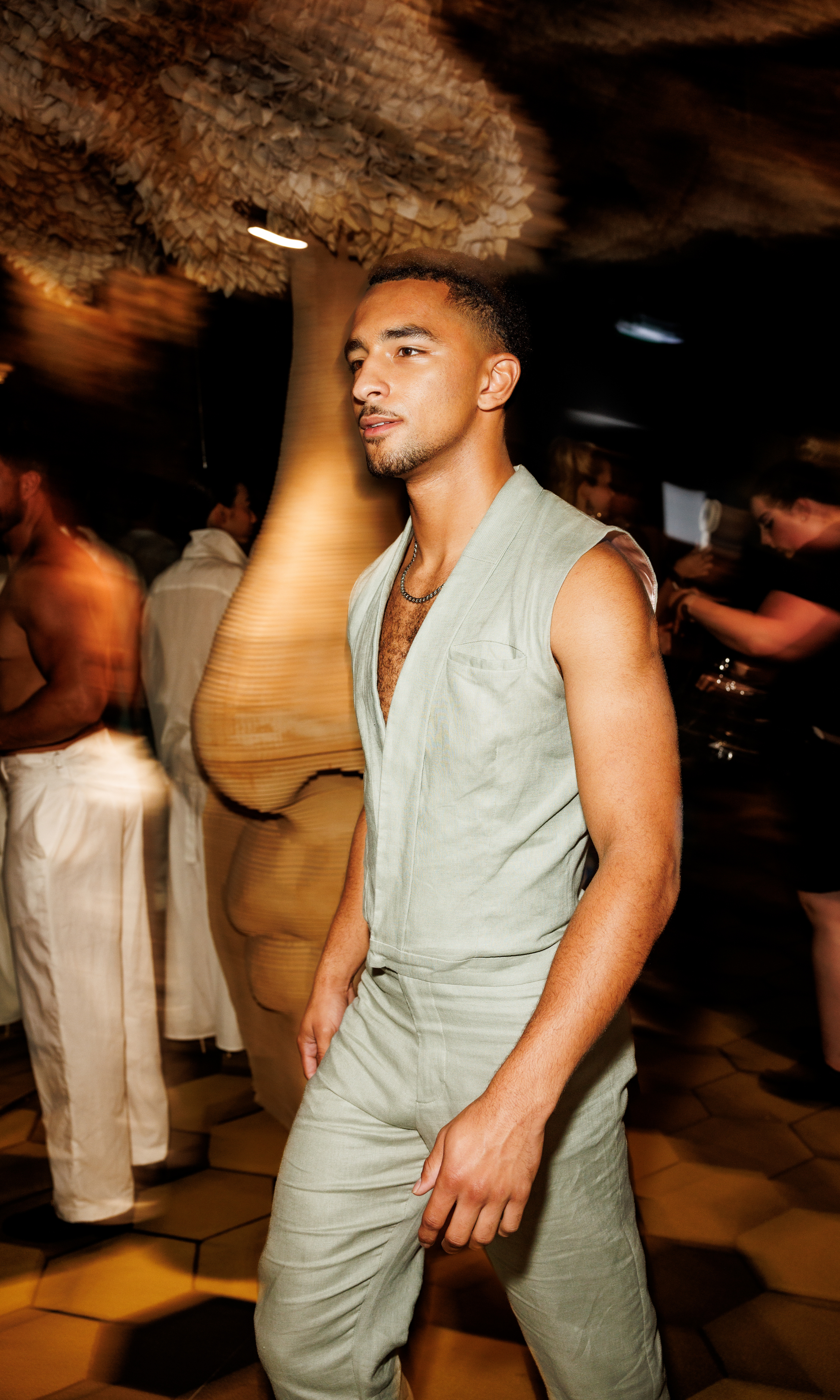 Men’s Linen Sleeveless Jumpsuit with Collar