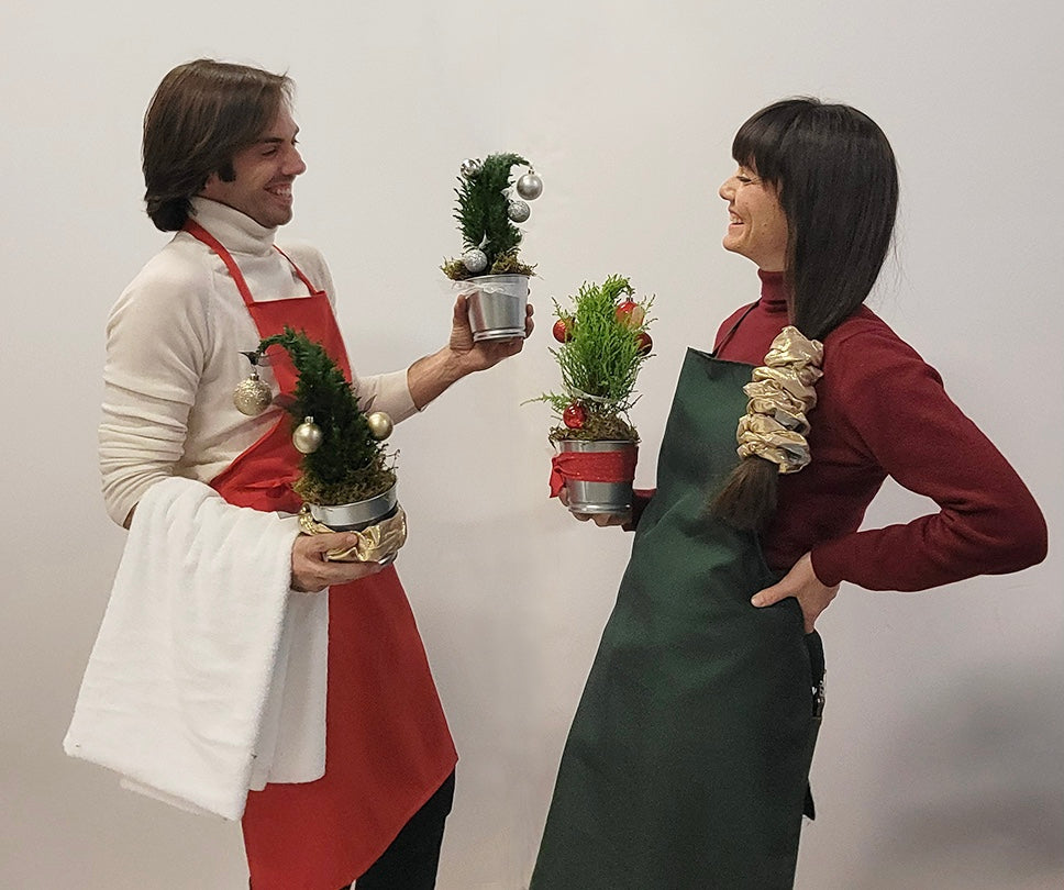 His & Her Holiday Aprons